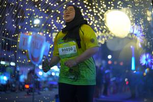 BIB: 90050
                            <button type="button" onclick="openModal(21750758)" class="btn btn-primary btn-sm float-right btn-popup" data-toggle="modal" data-target=".modal-high-quality">
                        <i class="fas fa-shopping-cart"></i> Add to Cart
                    </button>
                                            <button type="button" onclick="isThisMe(21750758, true)" class="btn btn-success btn-sm float-right btn-popup btn-isme hidden" data-toggle="tooltip" data-placement="bottom" title="นี่คือรูปของคุณใช่ไหม คลิกที่นี่เพื่อเอาเข้าอัลบั้ม">
                        <i class="fas fa-plus"></i> Add to album
                    </button>
                    <button type="button" onclick="isThisMe(21750758, false)" class="btn btn-warning btn-sm float-right btn-popup btn-isnotme hidden">
                        <i class="fas fa-ban"></i> Remove from album
                    </button>